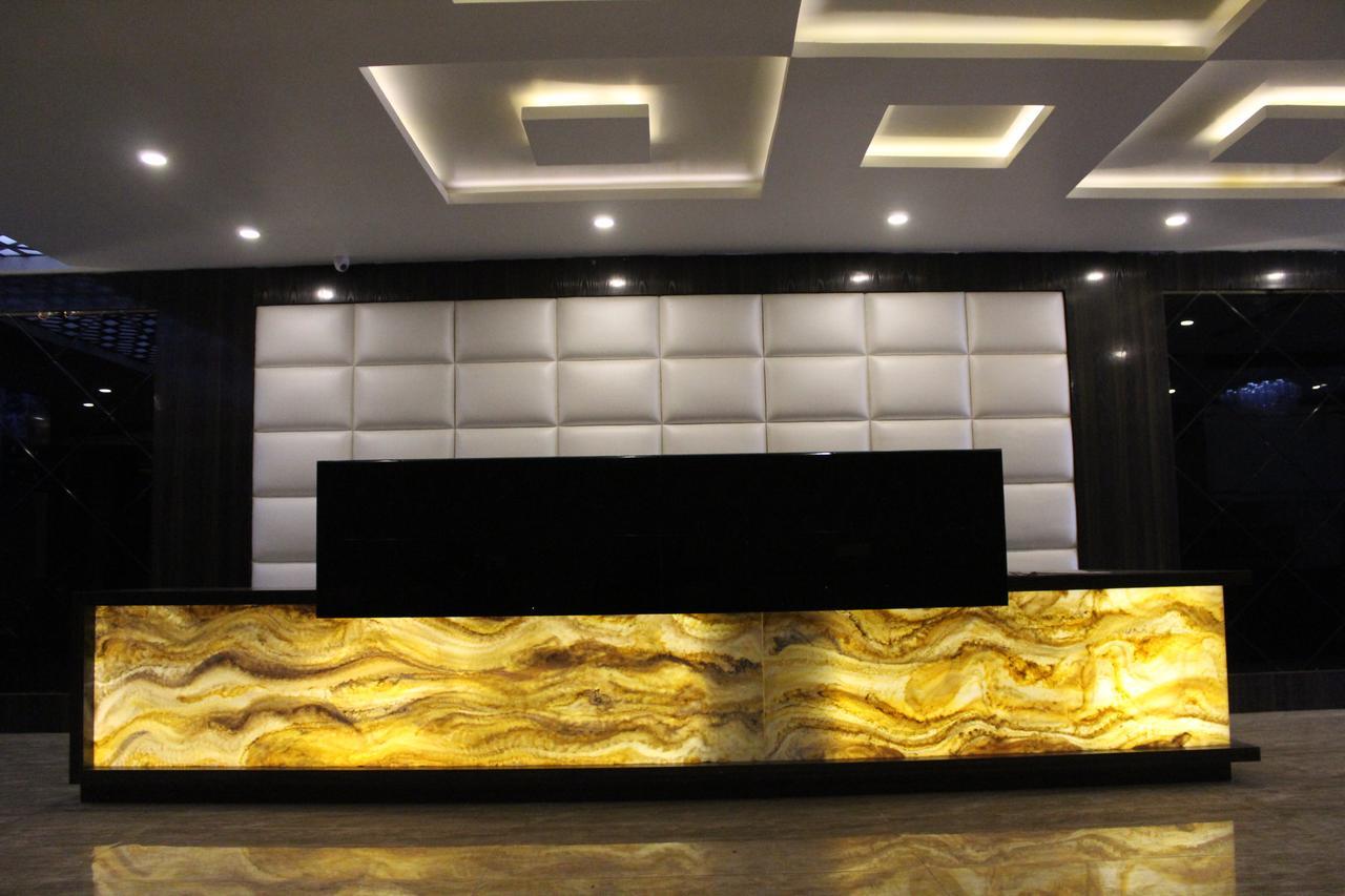 Hotel Ab Palace Dzsamsedpur Kültér fotó
