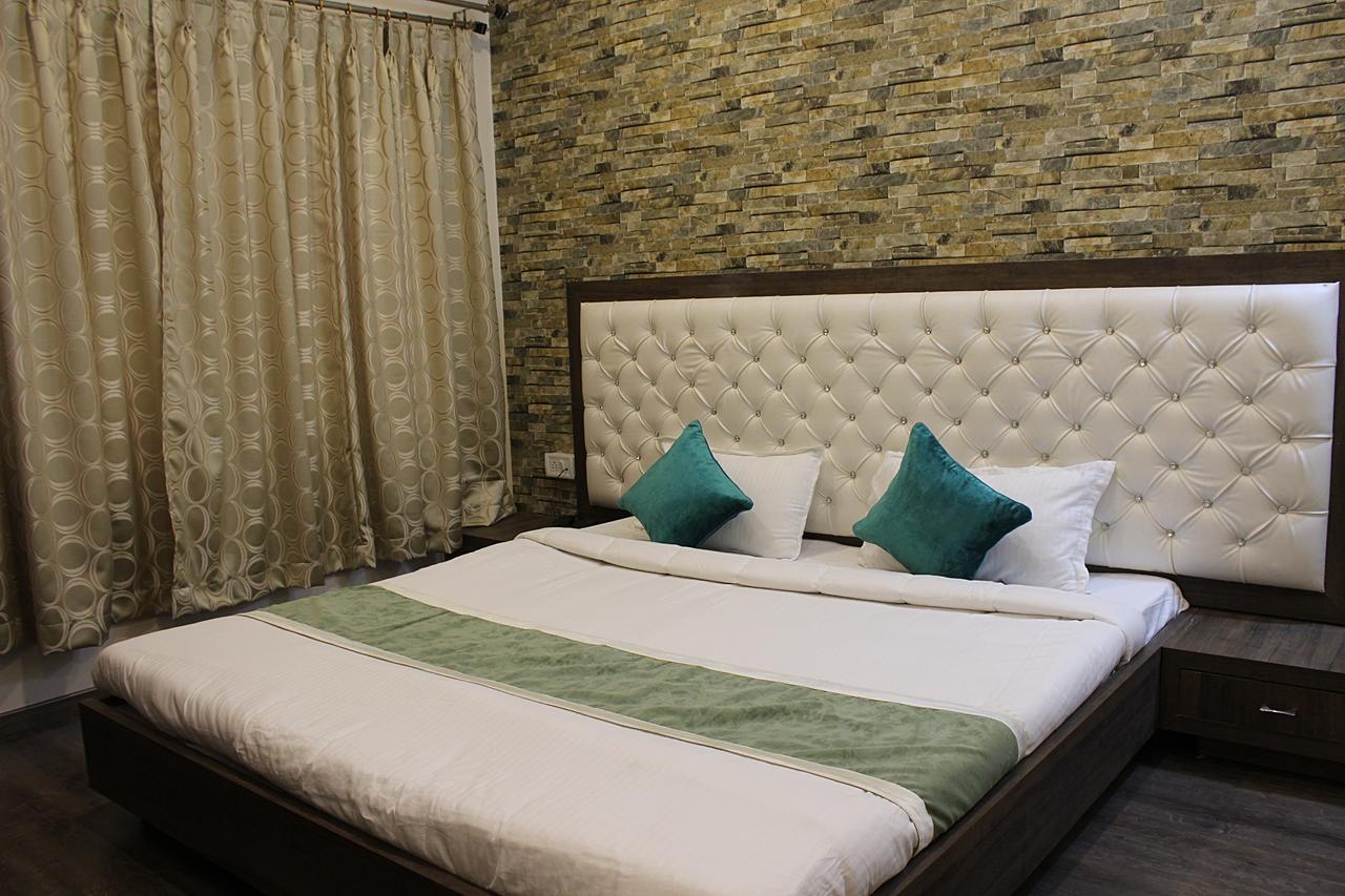 Hotel Ab Palace Dzsamsedpur Kültér fotó