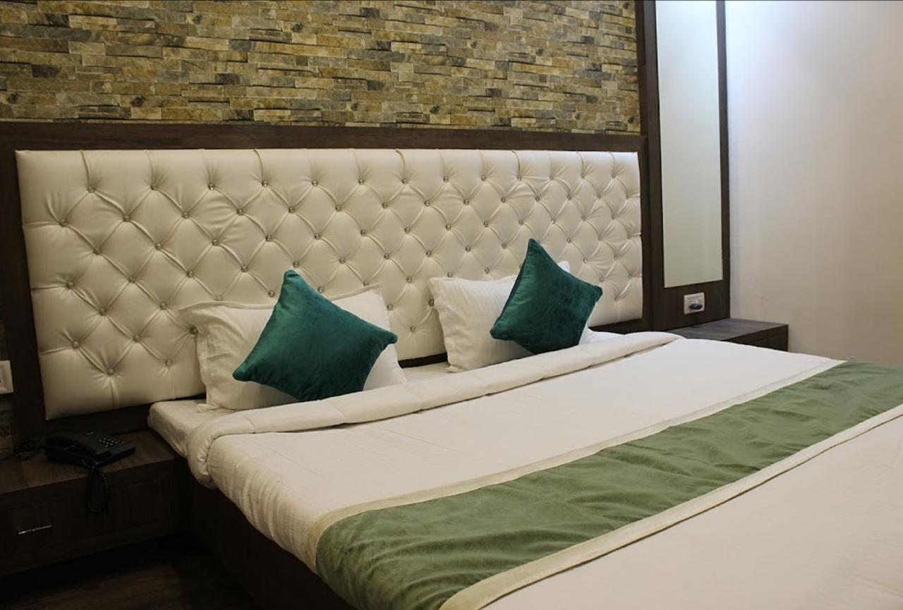 Hotel Ab Palace Dzsamsedpur Kültér fotó