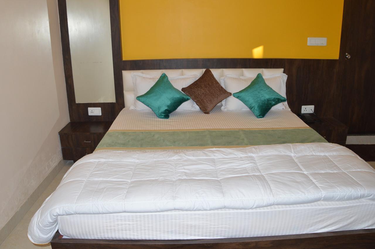 Hotel Ab Palace Dzsamsedpur Kültér fotó
