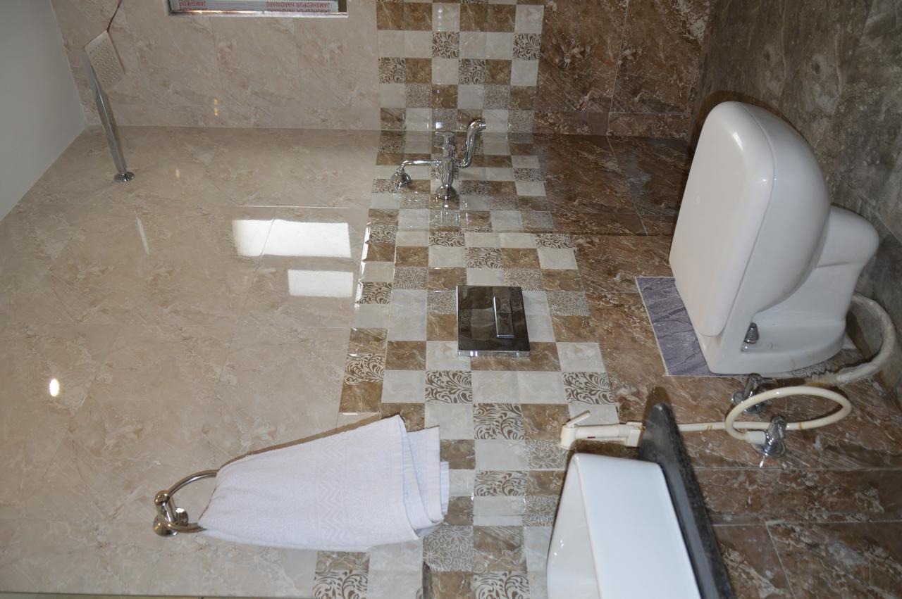 Hotel Ab Palace Dzsamsedpur Kültér fotó