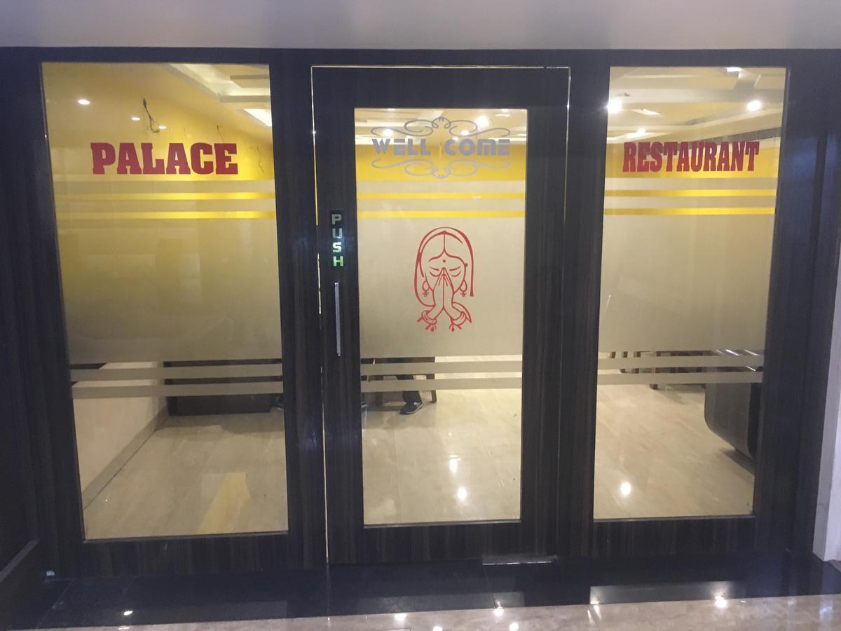 Hotel Ab Palace Dzsamsedpur Kültér fotó